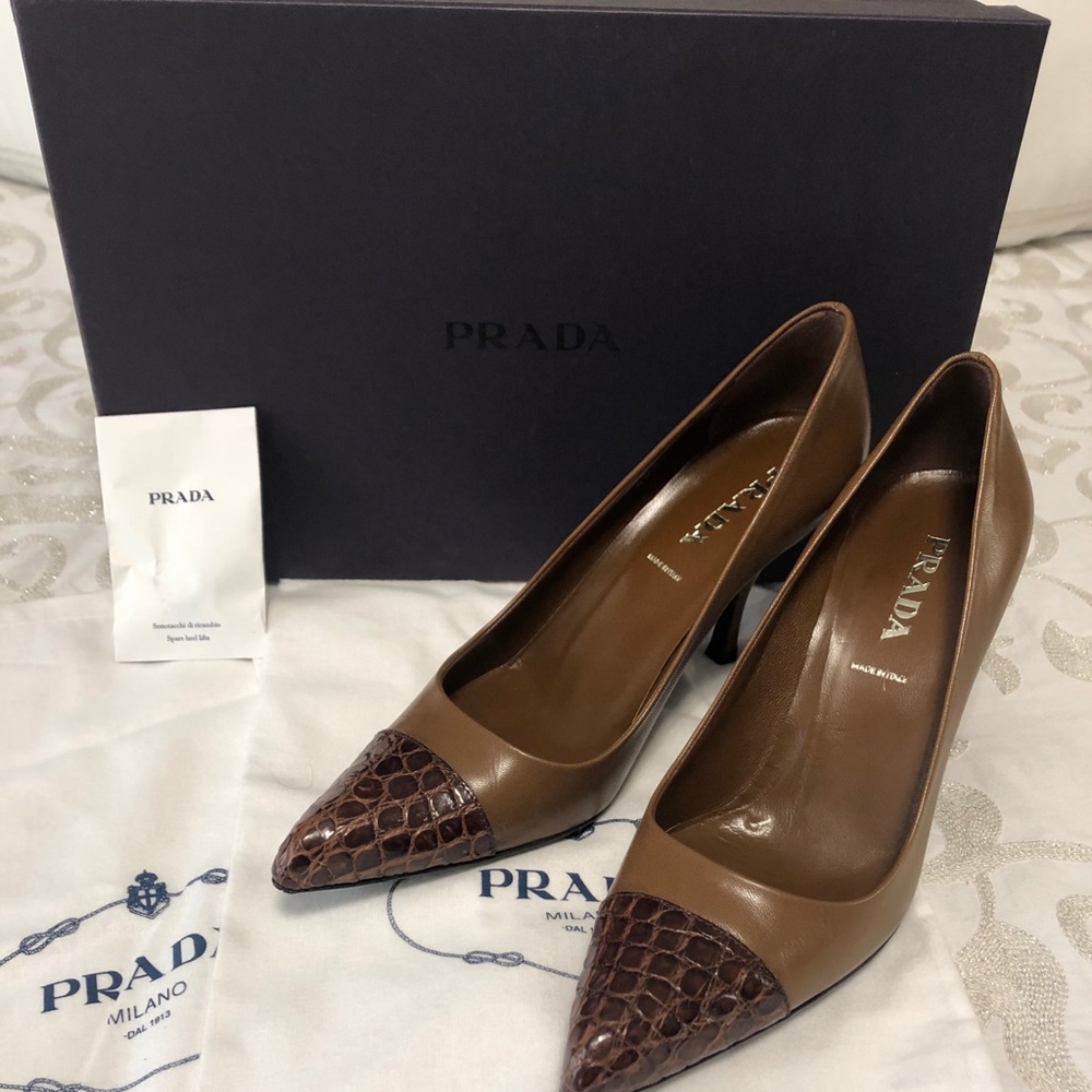 PRADA Brown pumps